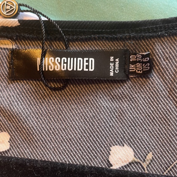 MISSGUIDED Half Button Tea Dress Ditsy Floral - Picture 6 of 7